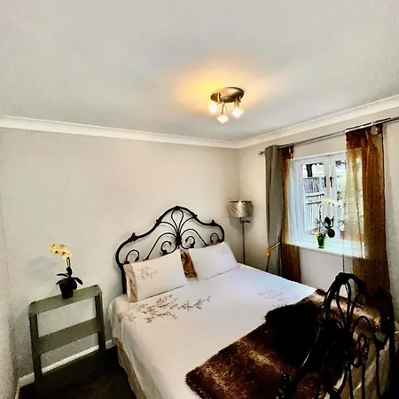 Waterfront Double Room With Fireplace In The Heart Of Royal Docks London Exterior photo