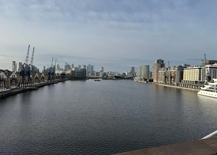 Waterfront Double Room With Fireplace In The Heart Of Royal Docks