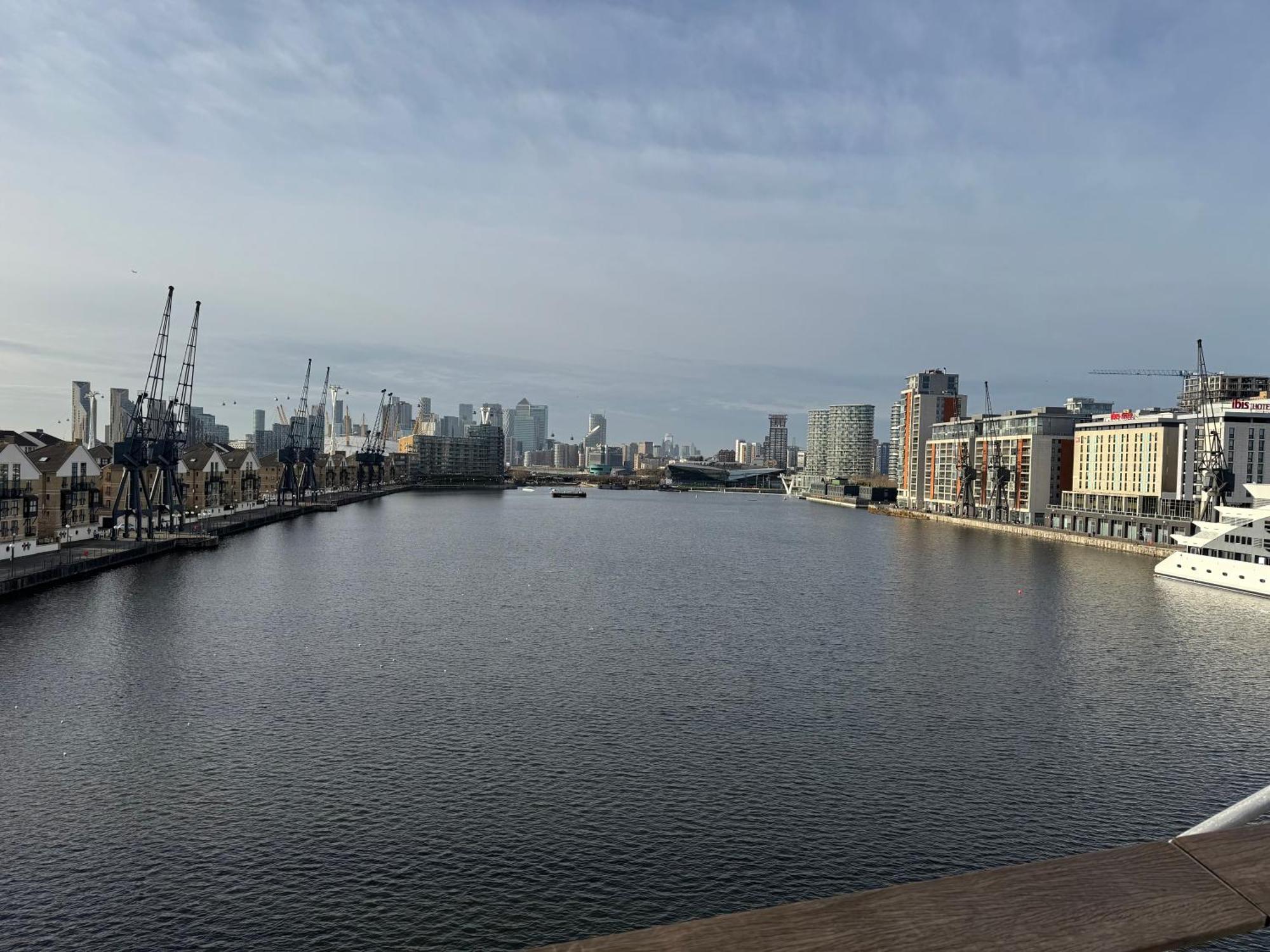 Waterfront Double With Fireplace In The Heart Of Royal Docks Alloggio in famiglia Londra